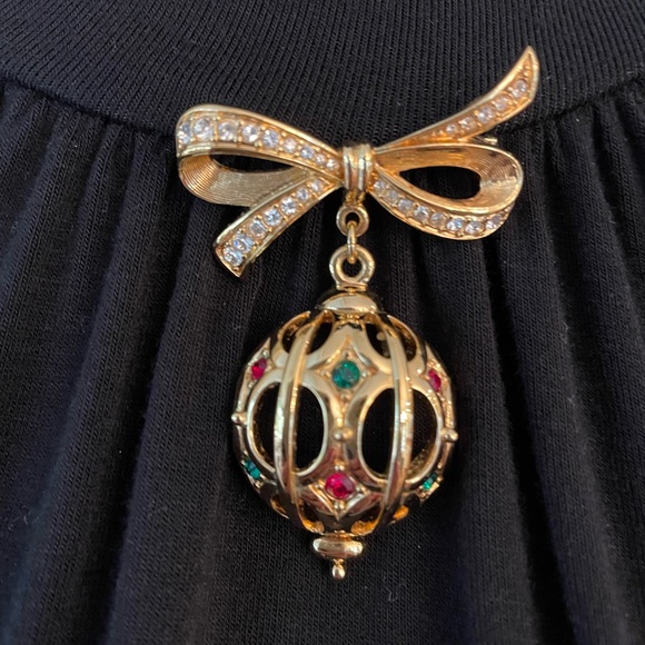 Swarovski Jewelry - Sale!! SWAROVSKI Christmas Brooch. SN